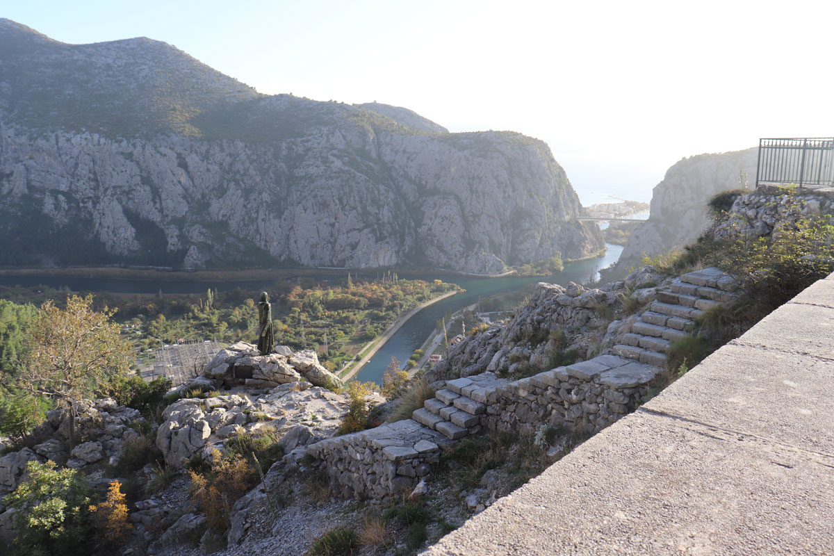 Izlet u Omiš – pješice i roadtrip